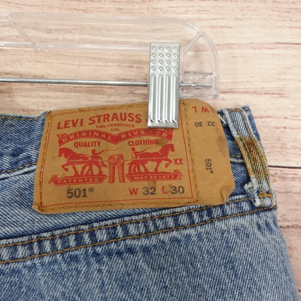 Levis 501 Jeans Mens 32x30 Blue Light Wash Regular Fit Straight Denim Button Fly